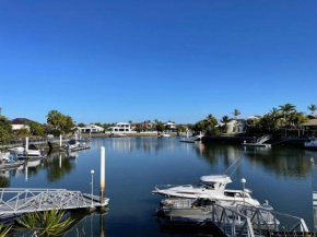Spectacular Waterfront Holiday Villa, Banksia Beach